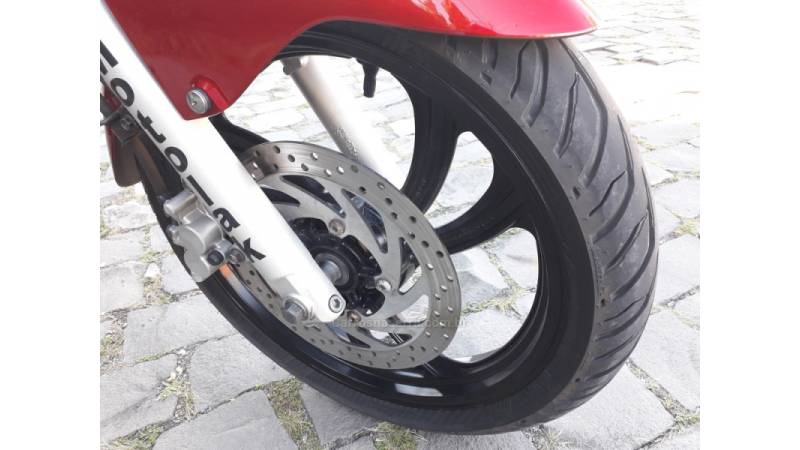 YAMAHA - FAZER - 2008/2008 - Vermelha - R$ 10.300,00
