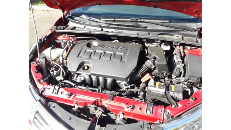 TOYOTA - COROLLA - 2016/2017 - Vermelha - Sob Consulta