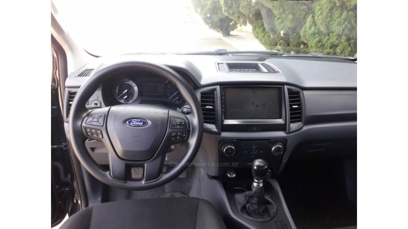 FORD - RANGER - 2017/2018 - Preta - R$ 114.900,00