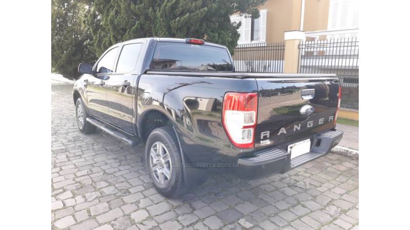 FORD - RANGER - 2017/2018 - Preta - R$ 114.900,00
